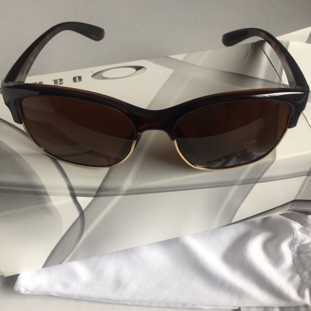 FLASH SALE! Oakley women’s polarized sunglasses